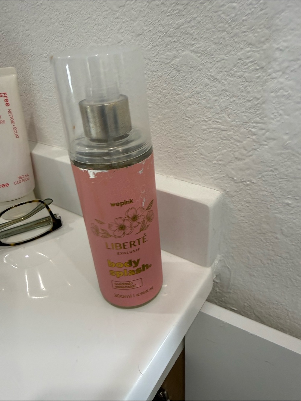 WePink Liberté Pink Body Splash Spray